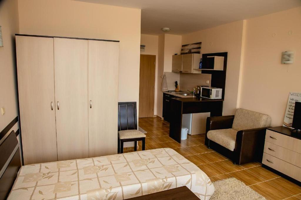 סבטי ולאס Bright Studio With Parking & Pool מראה חיצוני תמונה